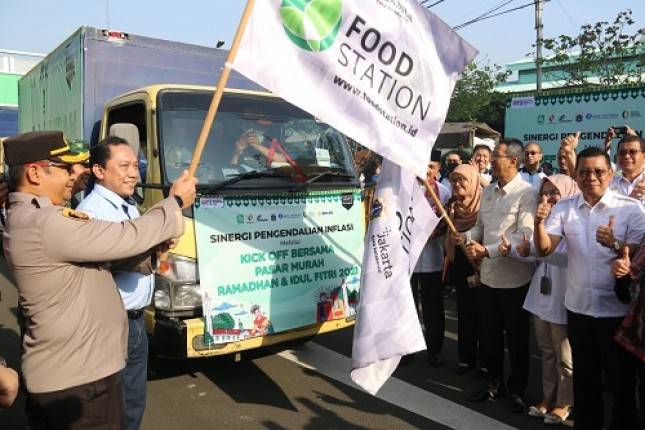 Jelang Ramadhan, PJ Gubernur DKI Jakarta Lepas 12 Mobil Pasar Murah