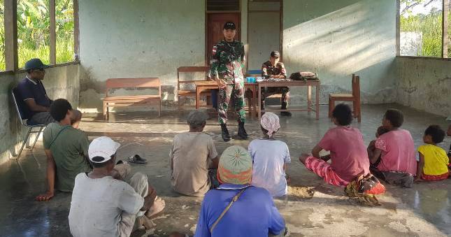 Satgas Yonif 143/TWEJ Beri Pelayanan Kesehatan Di Perbatasan RI-PNG