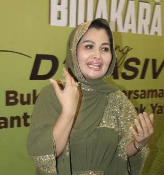 Artis Camel Petir Berbagi Kepada Anak Yatim Jangan  Ditunda 
