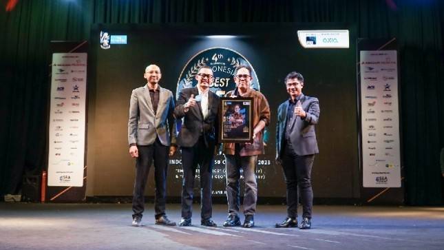 Direktur Utama Bank DKI Fidri Arnaldy Raih Indonesia Best 50 CEO Awards 2023