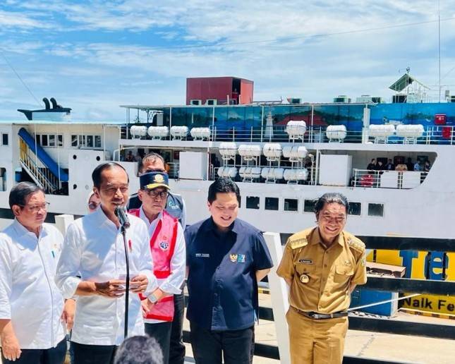 Tinjau Pelabuhan Penyebrangan Merak, Presiden Jokowi Pastikan Kesiapan Arus Mudik 2023