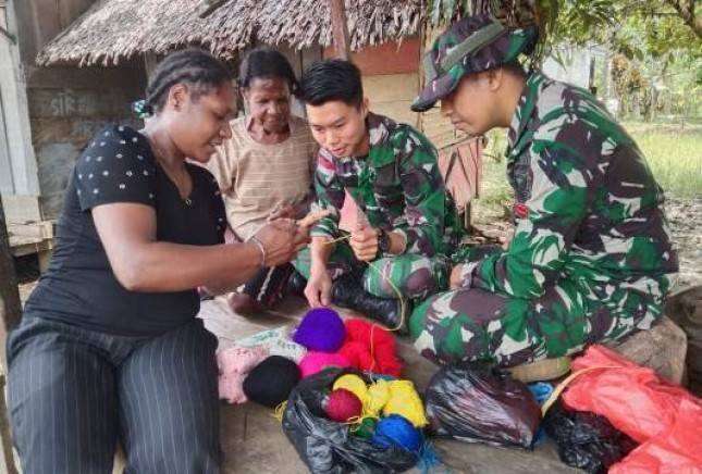 Ekonomi Kreatif dari Satgas Yonif 143/TWEJ  untuk Kesejahteraan Masyarakat Papua