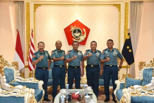 Komandan Korps Marinir Terima Laporan Kenkat Dua Pati Marinir