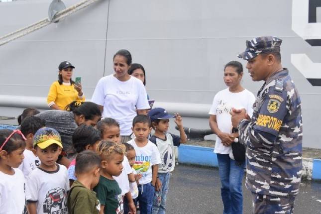 Danlantamal IX Tanamkan Jiwa Bahari Dengan Kenalkan Alutsista TNI AL Kepada Anak Usia Pra Sekolah