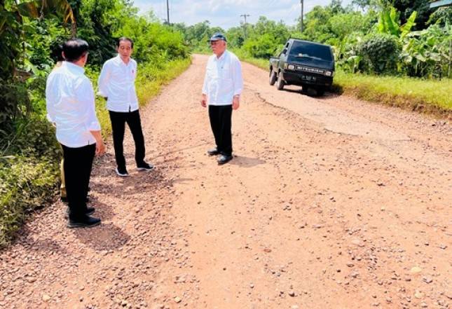 Presiden Jokowi Tinjau Kondisi Jalan di Provinsi Jambi