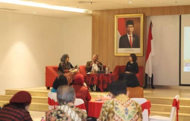 Pilot Monika Anggreini Dan Laksda TNI Rosihan Arsyad Pun Menulis