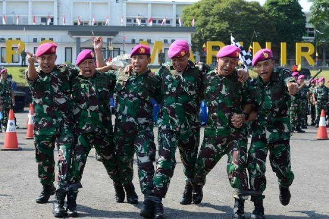 Dankormar  Mayjen TNI (Mar) Nur AlamsyahIkuti Lomba Ketangkasan