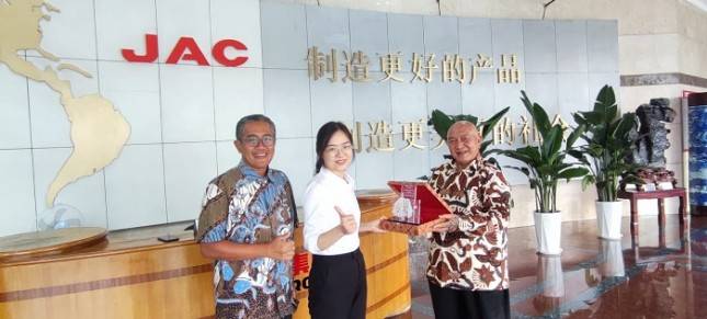 Jasa Berdikari Logistics Menjajaki Penggunaan Kendaraan Niaga Listrik 