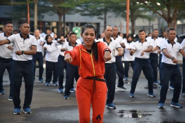 Prajurit dan PNS Mako Kormar Laksanakan Olahraga Gembira