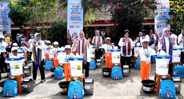 Bermain Bersama Siswa SD, Ibu Iriana Jokowi Dorong Pengenalan Permainan Tradisional
