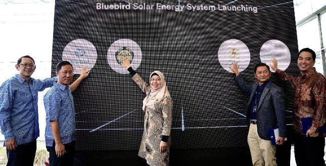 Bluebird Optimalkan Panel Surya. Diproyeksikan Reduksi Lebih Dari 2000 Ton Emisi Pertahun