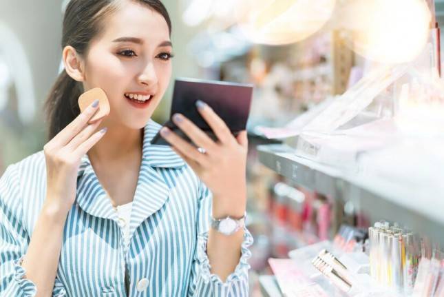 Rahasia Fresh Setiap Hari dengan Ide Summer Makeup Glowing dan Tahan Lama Bersama 7.7 Shopee Live Bombastis Sale
