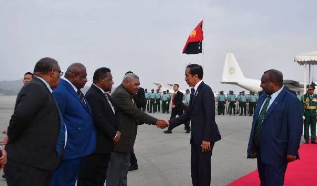 Dentuman Meriam Kehormatan Iringi Keberangkatan Presiden Jokowi dari Port Moresby Papua Migini