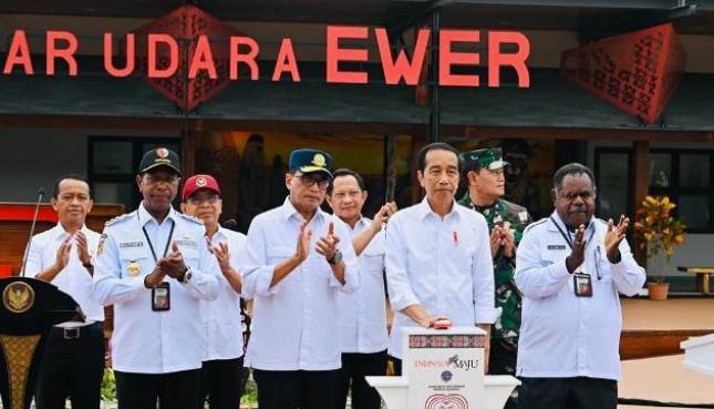 Presiden Jokowi  Resmikan Bandara Ewer Asmat Papua