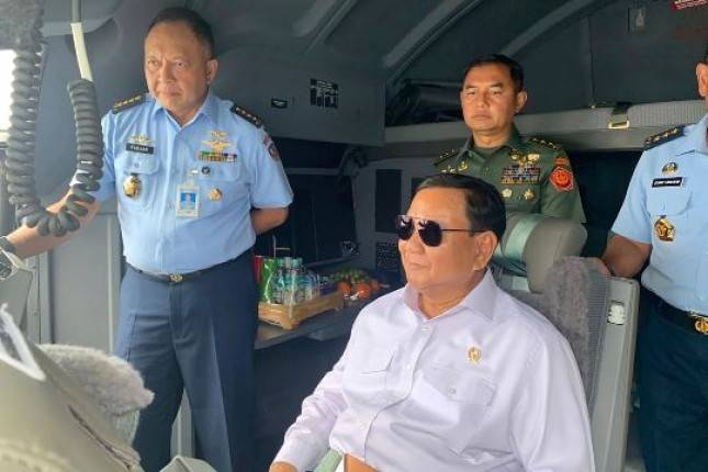 Menhan Prabowo Subianto Joy Flight Bareng Rekan Media, Jajal Pesawat C-130J Super Hercules  