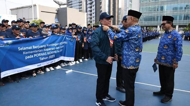 Menteri Teten Lepas Kontingen KemenKopUKM ke PORNAS KORPRI XVI 2023