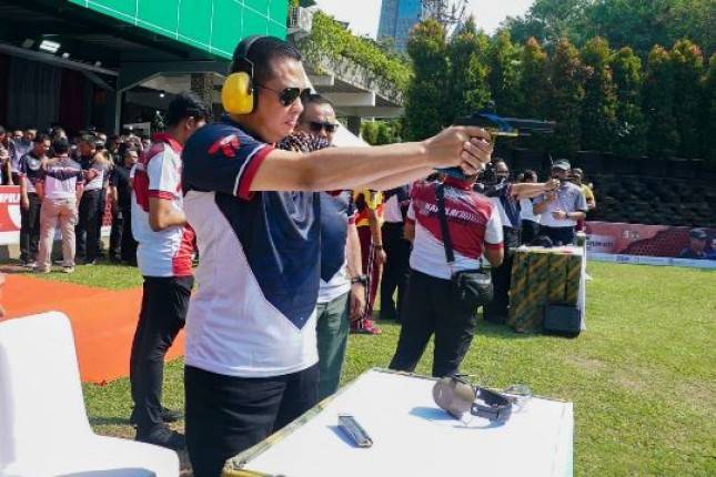 Ketua MPR RI Raih Juara Dua Eksebisi Tembak Pistol Eksekutif Duel Plat Kapolri Cup 2023