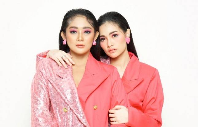 Duo Anggrek Kebanjiran Job Manggung Berkat Lagi  Cikini Godangdia