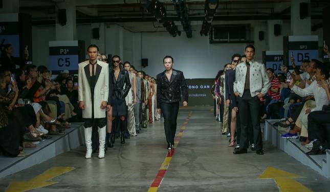 Terinspirasi Musisi Glamrock 70-an, Hartono Gan Angkat Gender Nihilism di JF3