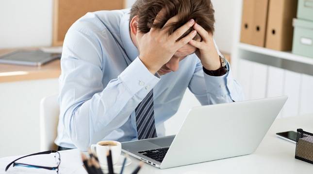 Cara Membantu Karyawan yang Stres Finansial