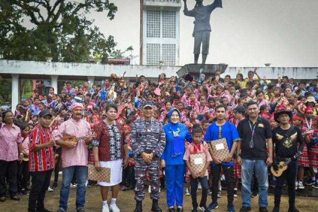 Brigjen Said Latuconsina Sebagai Ketua Dewan Pembina Mollucan Jukulele Leaders, Meriahkan Acara Badendang Jukulele di Saparua