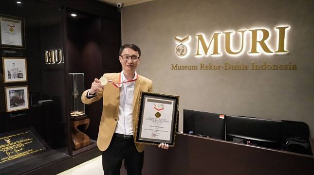 CEO Indodax Raih Penghargaan MURI atas Master of Science in Blockchain and Digital Currency