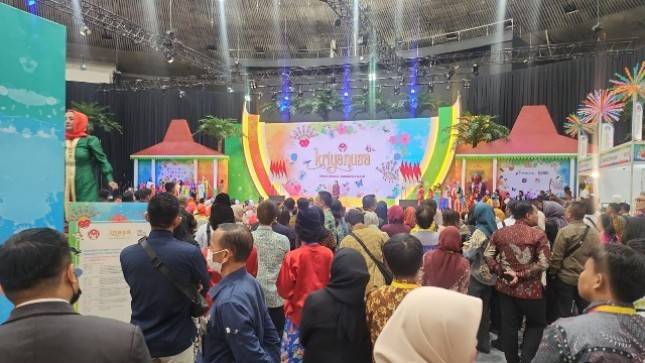 Remis Digelar Pameran Kriyanusa
