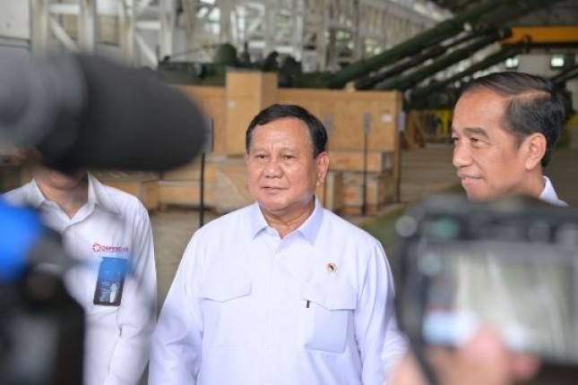 Menhan Prabowo Sybianto Dampingi Presiden RI  Jokowi Tinjau PT Pindad di Bandung