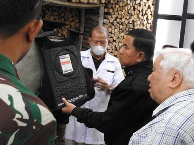 Asrenum Panglima TNI Kunjungi Industri Pertahanan