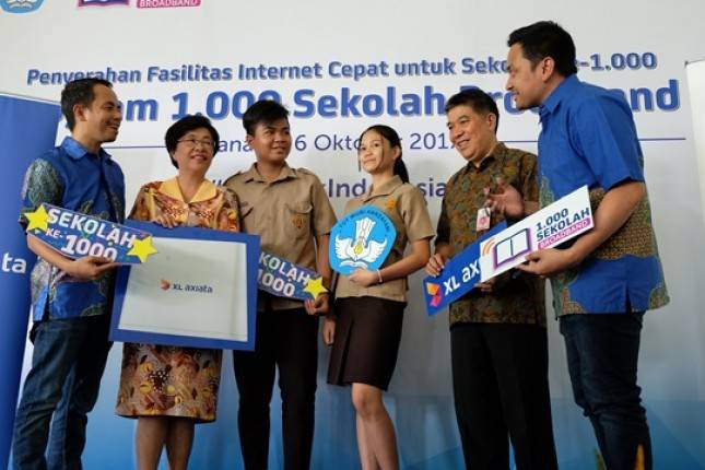 XL Axiata Tuntaskan Program 1.000 Sekolah Broadband