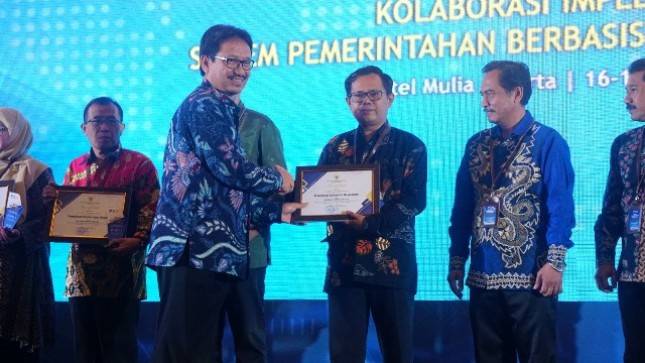 Sinergi dengan Pemerintah Pusat, Pemkab Bojonegoro Terima Penghargaan dari Kemenkominfo
