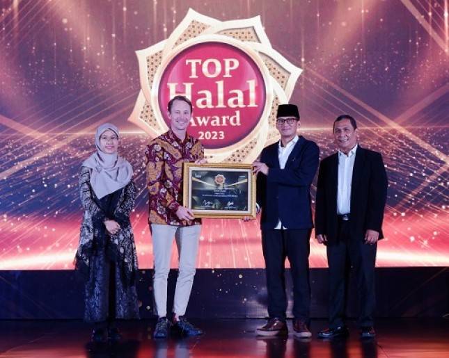  Oriflame Indonesia  Raih Top Halal Award 2023 untuk Kategori Parfum