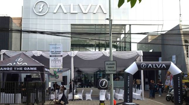 Incar Masyarakat Kota Pahlawan, ALVA Hadirkan ALVA Experience Center di Surabaya