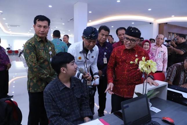 Pacu Kemudahan Berusaha, Menteri PANRB Resmikan MPP Klungkung