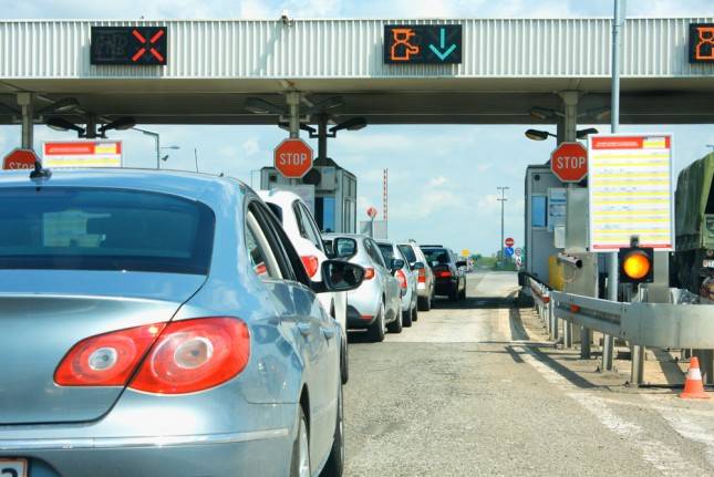 Cerita Puluhan Mobil Alami Pecah Ban di Tol, Lifepal Membagi Tips Cara Mengatasinya