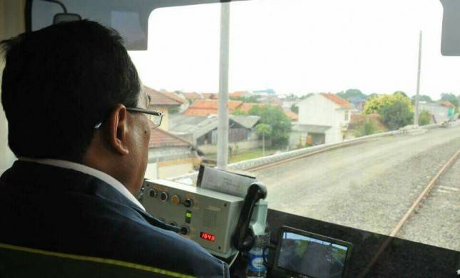 Menhub Inginkan Jarak Tempuh Jakarta Surabaya Hanya Lima Jam