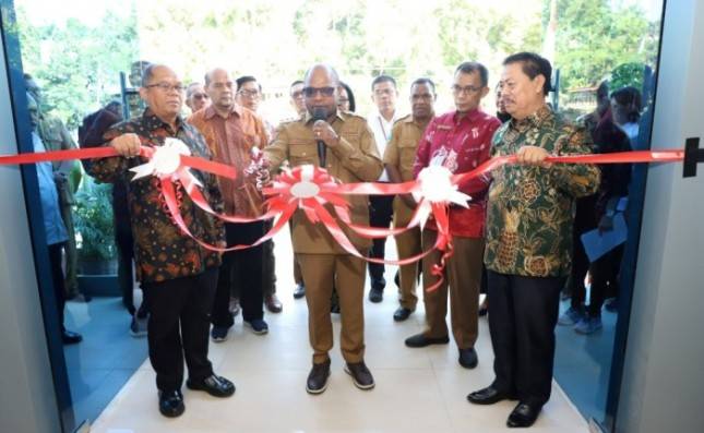 Pj Walikota Septinus Lobat Resmikan Gedung Perpustakaan Kota Sorong, Dorong Transformasi Pengembangan Generasi Muda