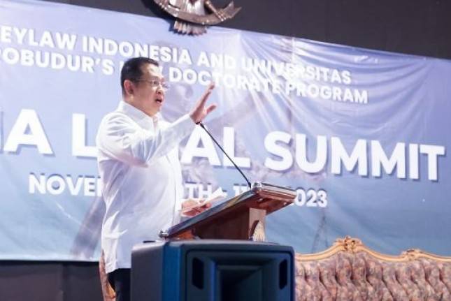 Ketua MPR RI Desak Penataan Kembali Kekuasaan Kehakiman Saat Terima Penghargaan Legal Politic Leadership dari HeyLaw International dan Universitas Borobudur