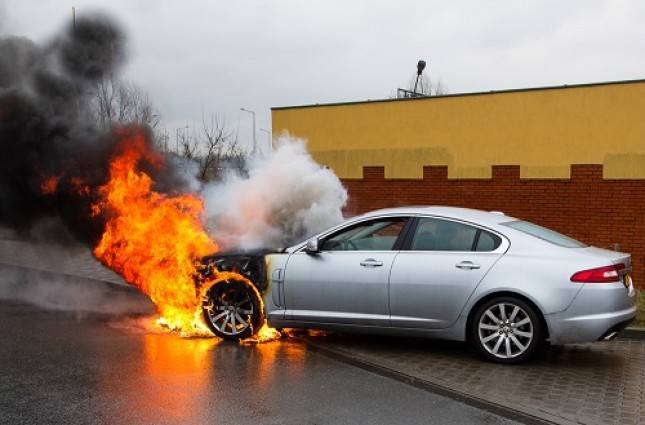Teror Bakar Mobil Melanda, Apakah Ditanggung Asuransi? Ini Tips Lifepal