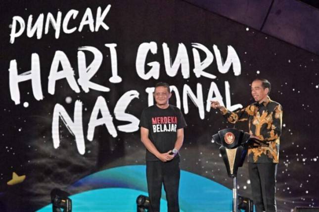 Beginilah Kisah Guru Penggerak Asal Sigi yang Dapat Sepeda dari Presiden Jokowi