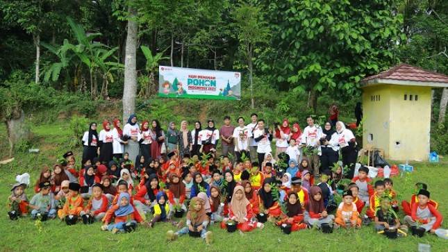 Kolaborasi SiCepat Ekspres bersama ISBANBAN Foundation Berikan Edukasi Lingkungan Sejak Dini Melalui Penanaman Pohon