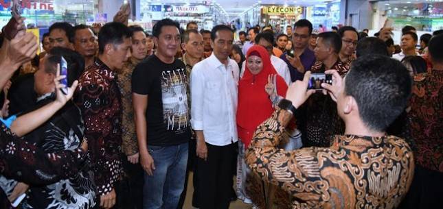 Presiden Jokowi: Jalan di Medan Berlubang dan Banyak Sampah