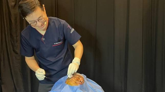 Pakar Estetika Korea, Dr Ho Sung Choi Bagikan Ilmu Peremajaan Wajah dengan Kombinasi Filler HA dan Threadlift