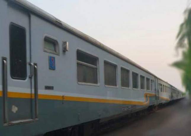Tronton Halangi Pelintasan Kereta Subang Berhasil  Dievakuasi