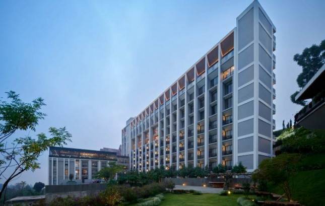 Grand Aston Puncak Hotel & Resort Gelar Perayaan Tahun Baru Bergaya Barbie Pinktastic