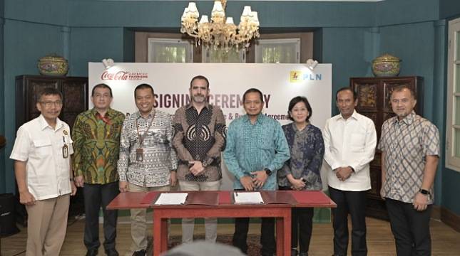Dukung Penerapan Energi Terbarukan, CCEP Indonesia&nbsp;Jalin Kerja Sama Jual-Beli REC Dengan PLN