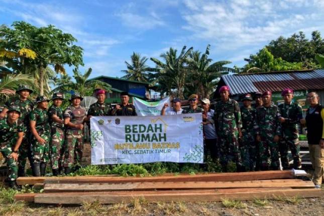 Prajurit Marinir Laksanakan Bedah Rumah Warga Di Sebatik