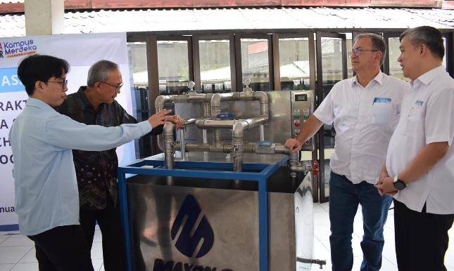 Maxon Serahkan Alat Praktikum Pompa Submersible ke Kampus ITI