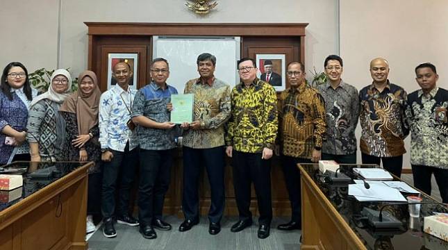 Kemenperin Serah Terima Sertifikat Aset Tanah LIK Ulu Gadut dari Kementerian ATR/BPN