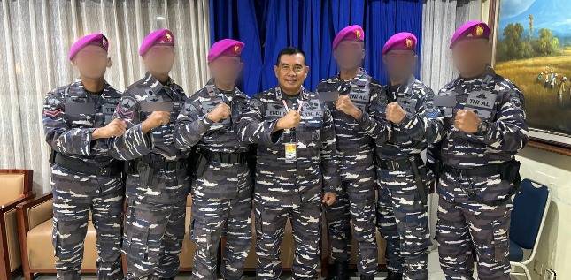 Satgas Marinir &ldquo;Gobang&rdquo; Pemtas Mobile RI-PNG TA 2023 Terima Penghargaan dari KASAL